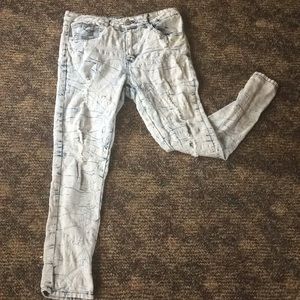 BLUE AND WHITE JEANS😱